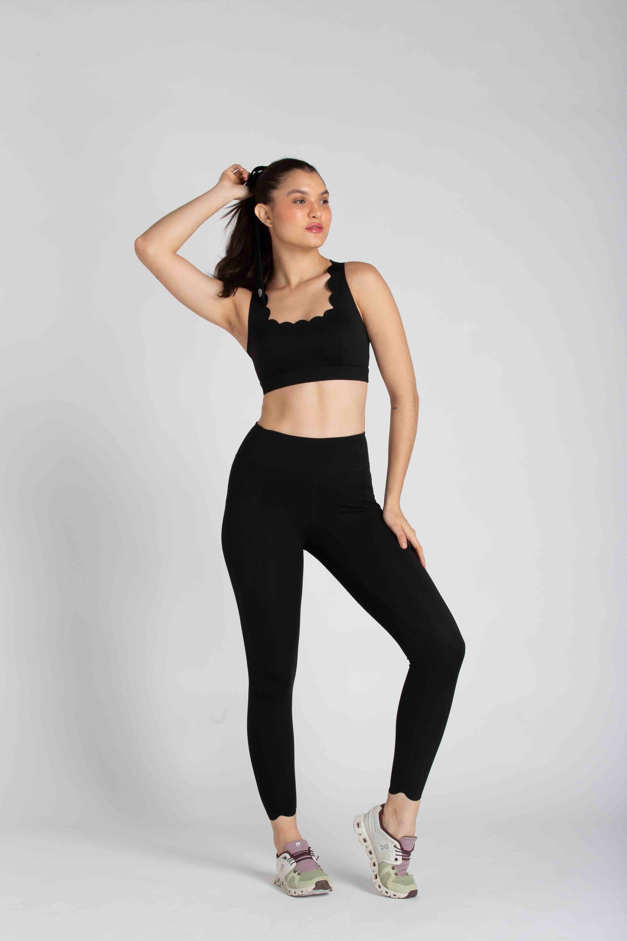 HEART LEGGINGS WITH SIDE POCKET - BLACK