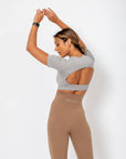 Cropped Lu com abertura nas costas - Cinza