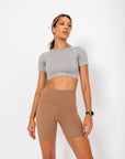 Cropped Lu com abertura nas costas - Cinza