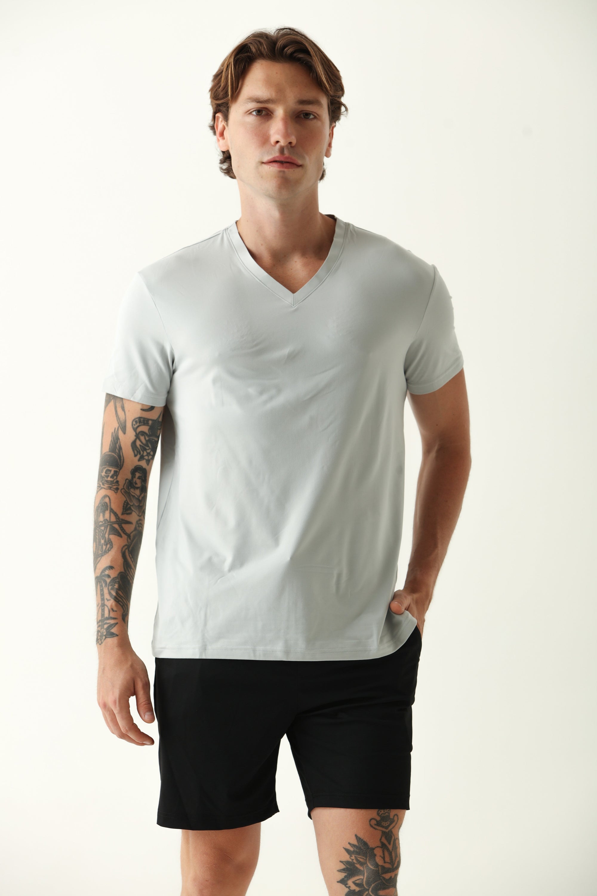 Camiseta Masculina Gola V - Cinza ROWA STORE DI8