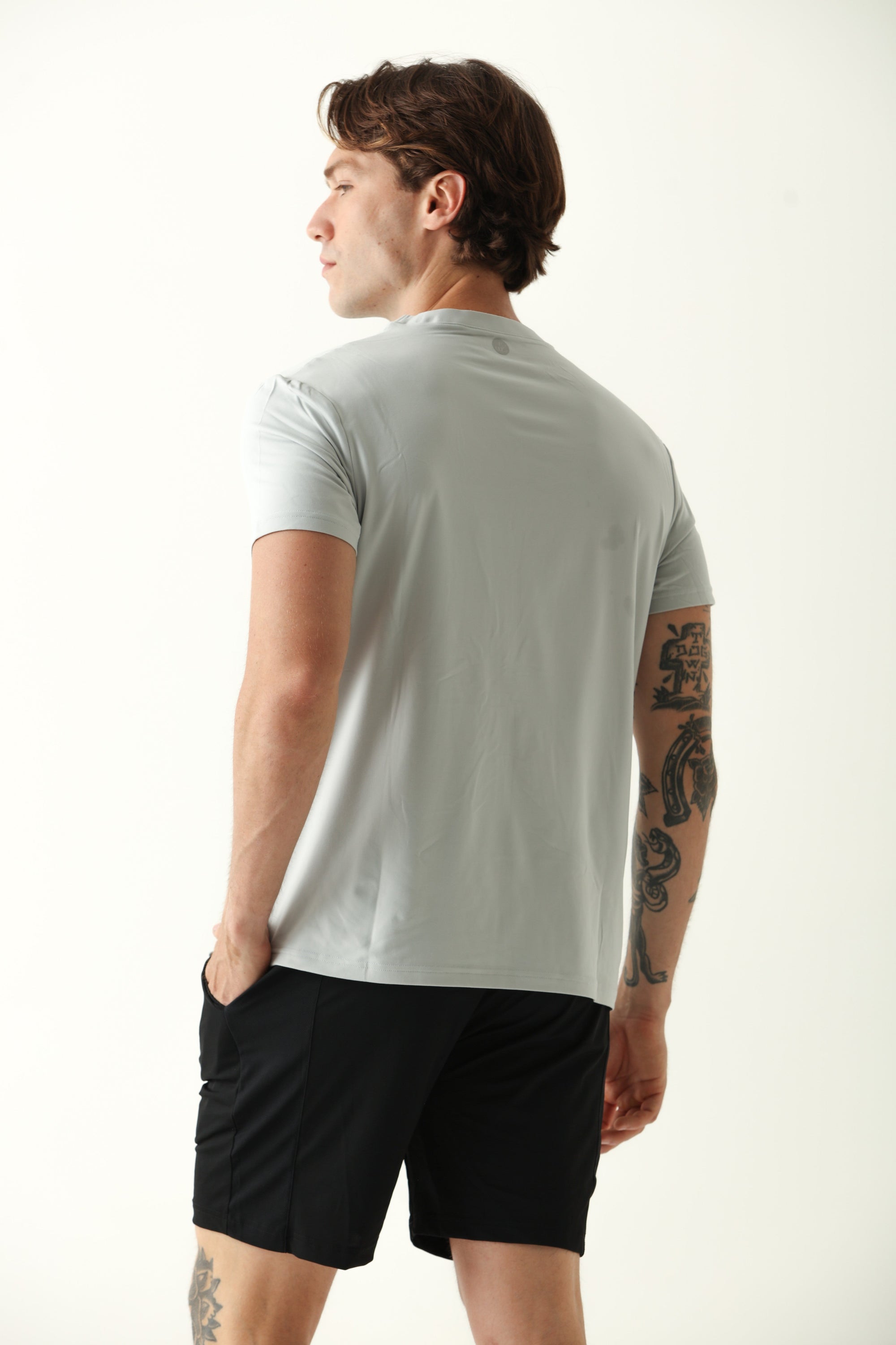 Camiseta Masculina Gola V - Cinza ROWA STORE DI8