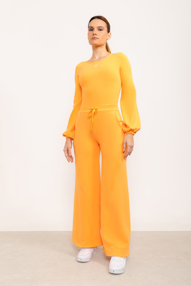 Calça flare Entusiasmo de cintura alta com bolsos laterais e tecido tecnológico - Laranja Citrus ROWA DROP2