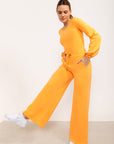 Calça flare Entusiasmo de cintura alta com bolsos laterais e tecido tecnológico - Laranja Citrus ROWA DROP2