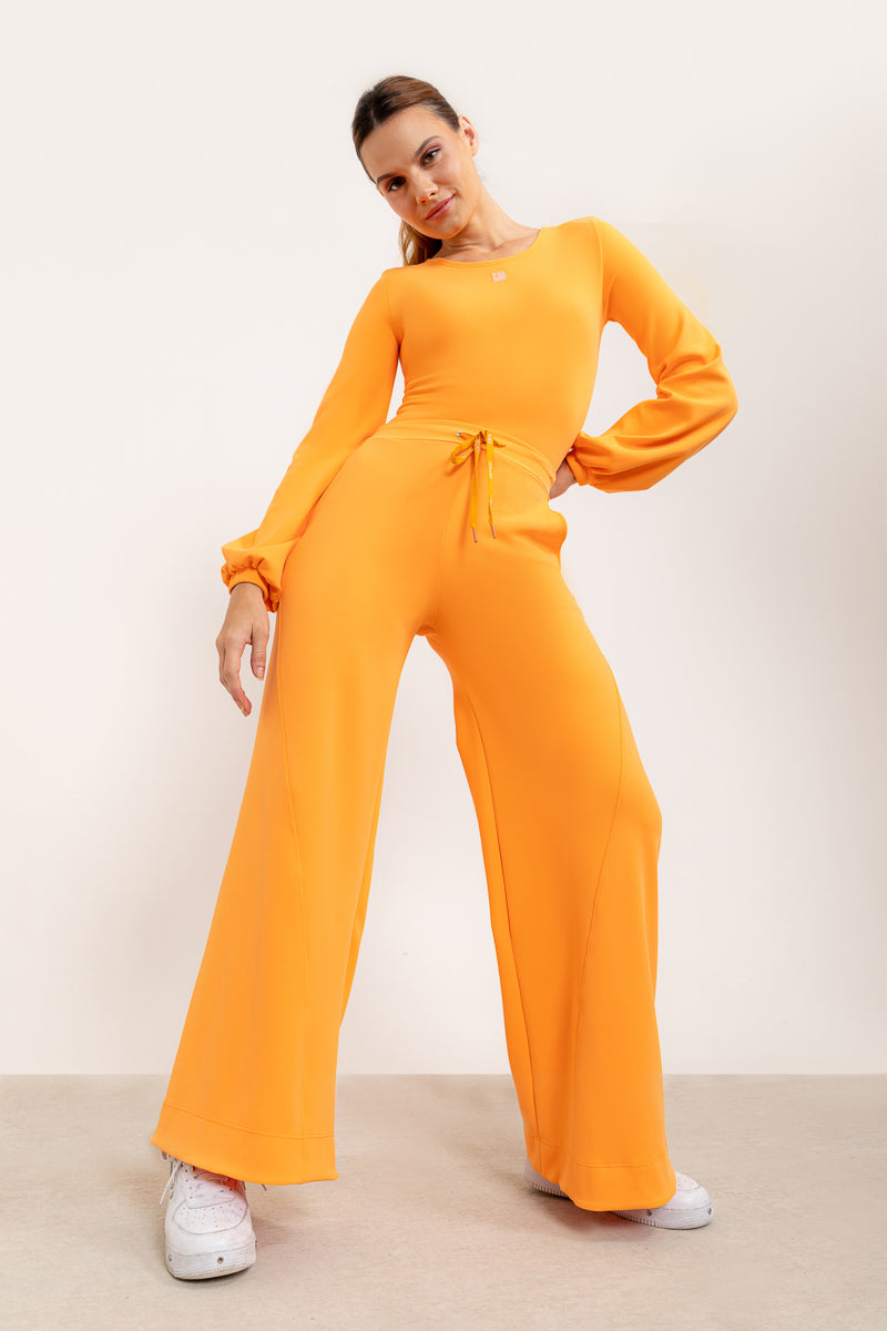 Calça flare Entusiasmo de cintura alta com bolsos laterais e tecido tecnológico - Laranja Citrus ROWA DROP2