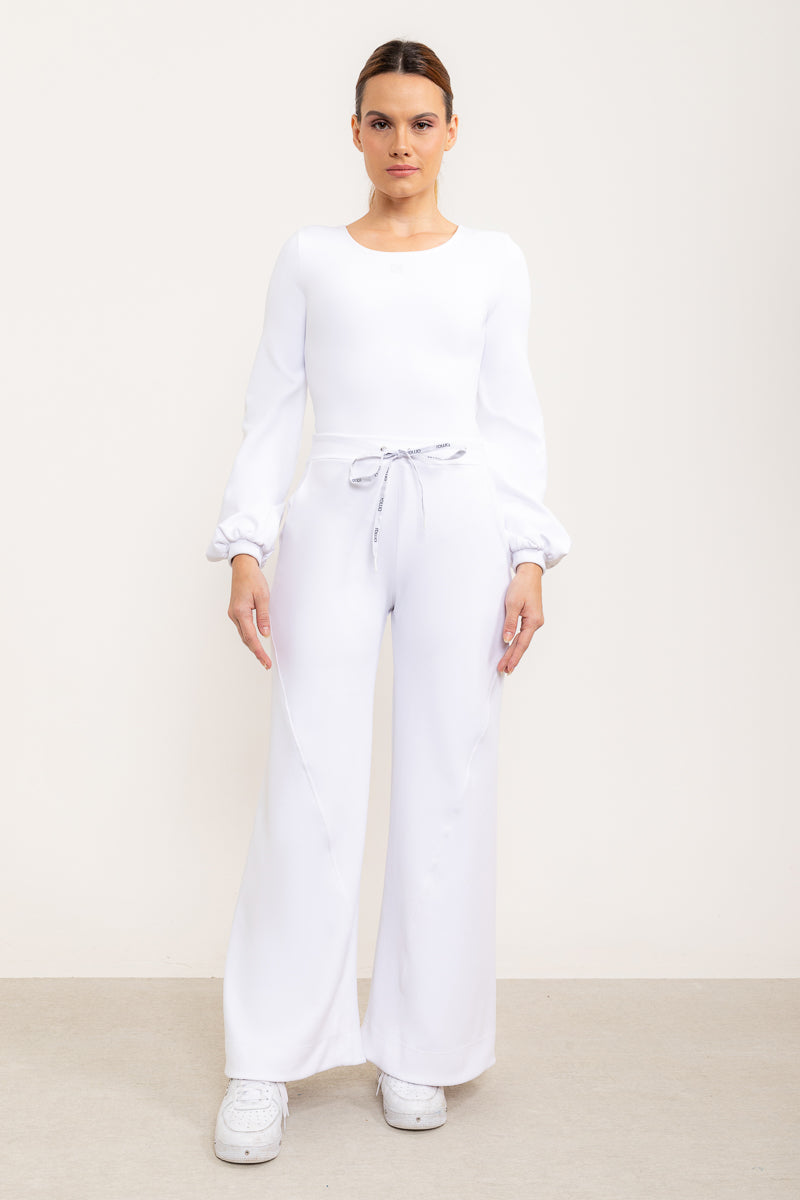 Calça flare Entusiasmo de cintura alta com bolsos laterais e tecido tecnológico - Branco ROWA DROP2