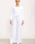 Calça flare Entusiasmo de cintura alta com bolsos laterais e tecido tecnológico - Branco ROWA DROP2