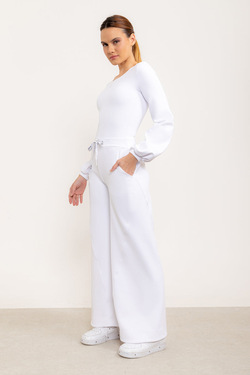 Calça flare Entusiasmo de cintura alta com bolsos laterais e tecido tecnológico - Branco ROWA DROP2