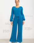 Calça flare Entusiasmo de cintura alta com bolsos laterais e tecido tecnológico - Azul Cobalto ROWA DROP2