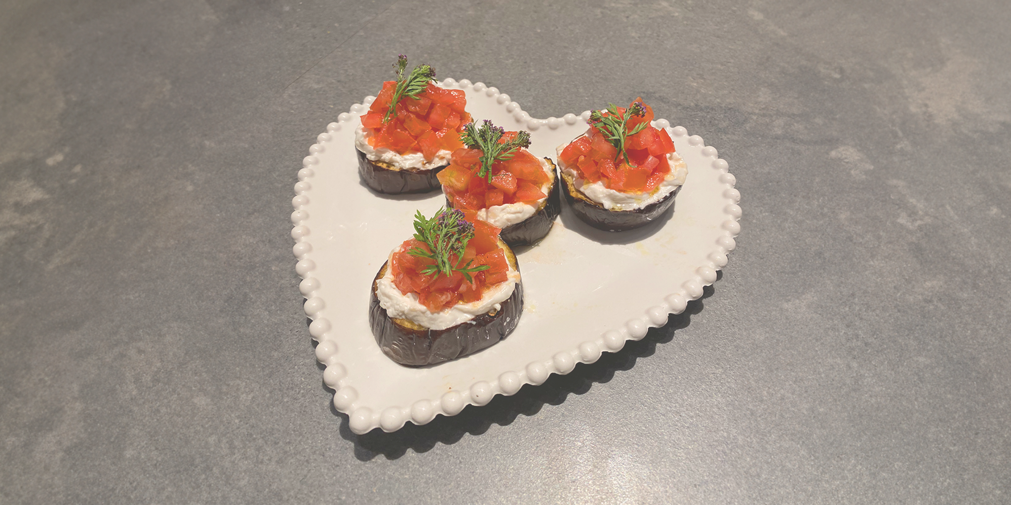 Salada de inverno: Bruschetta de berinjela e mozarela de búfala