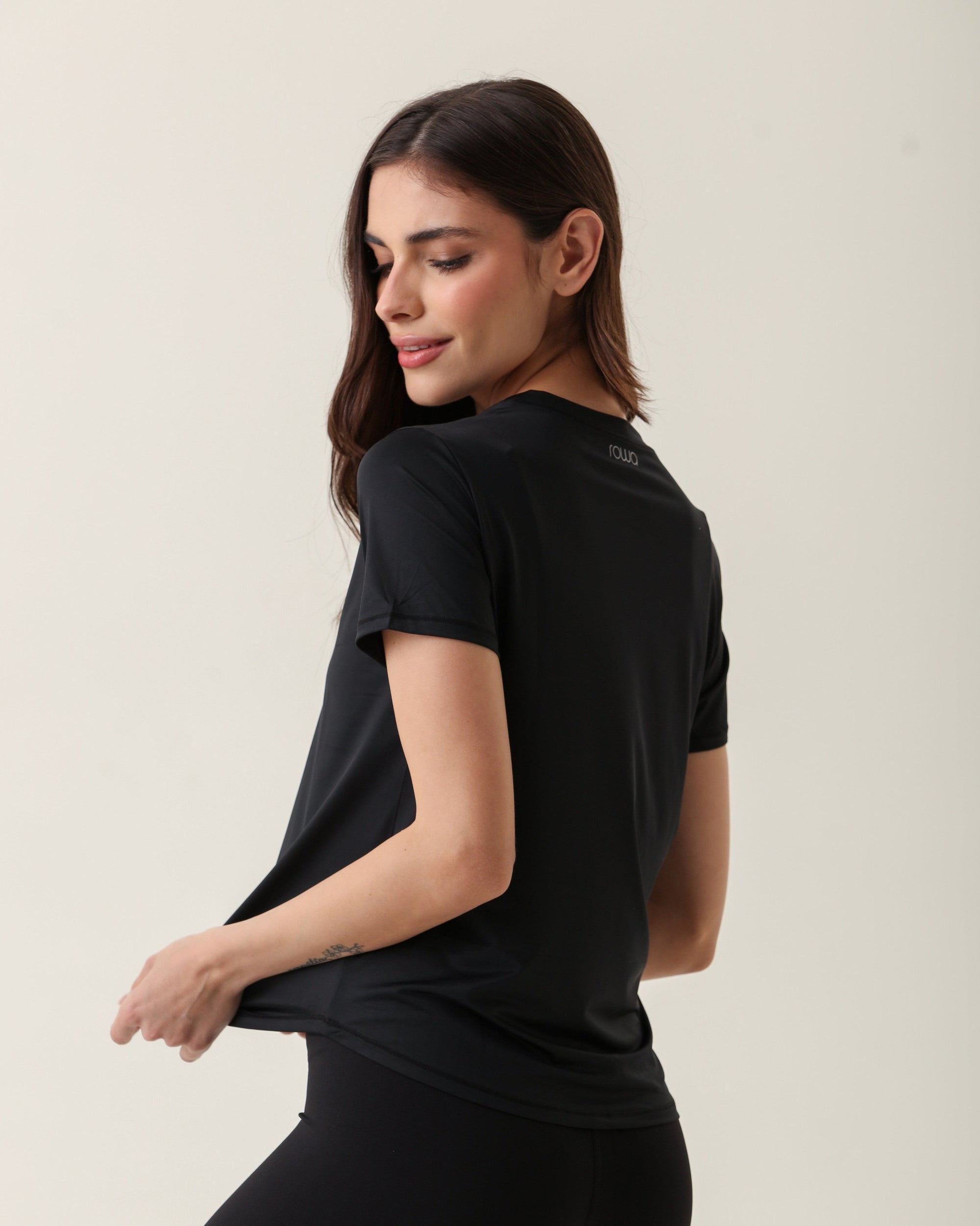 Camiseta Iara - Preto ROWA STORE DI9