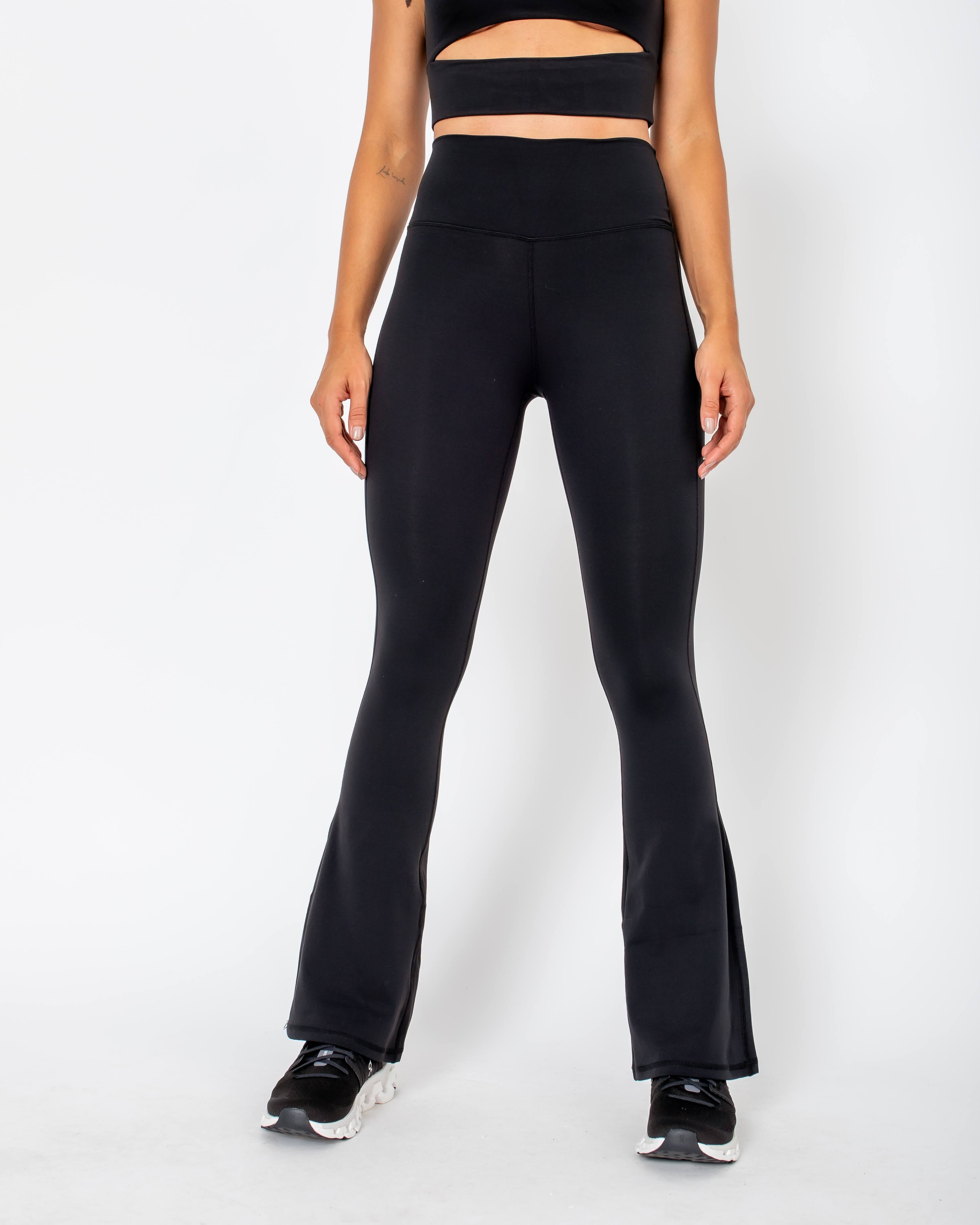 Calça Flare Isa - Preto