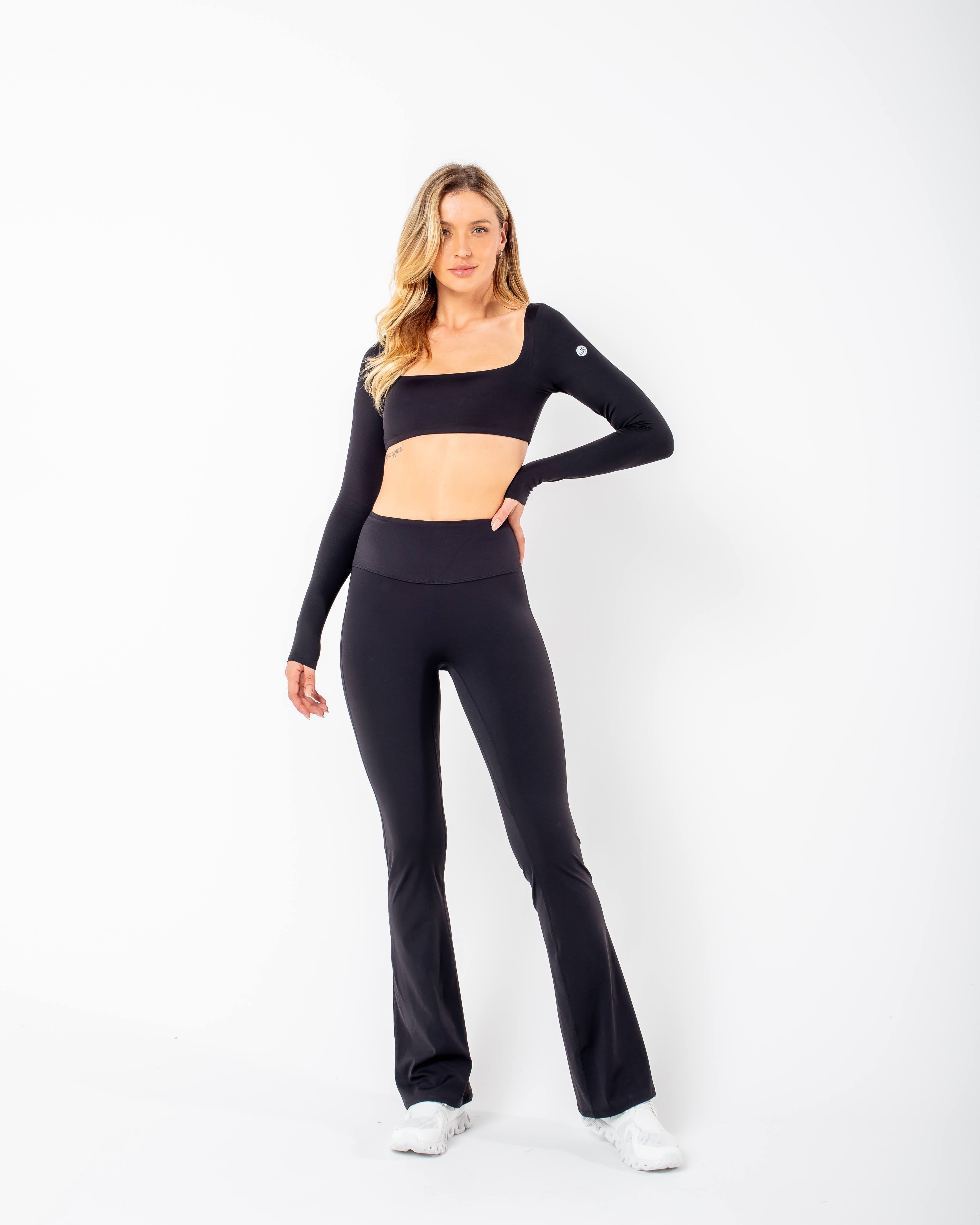 CROPPED DE MANGA LONGA STAR - PRETO